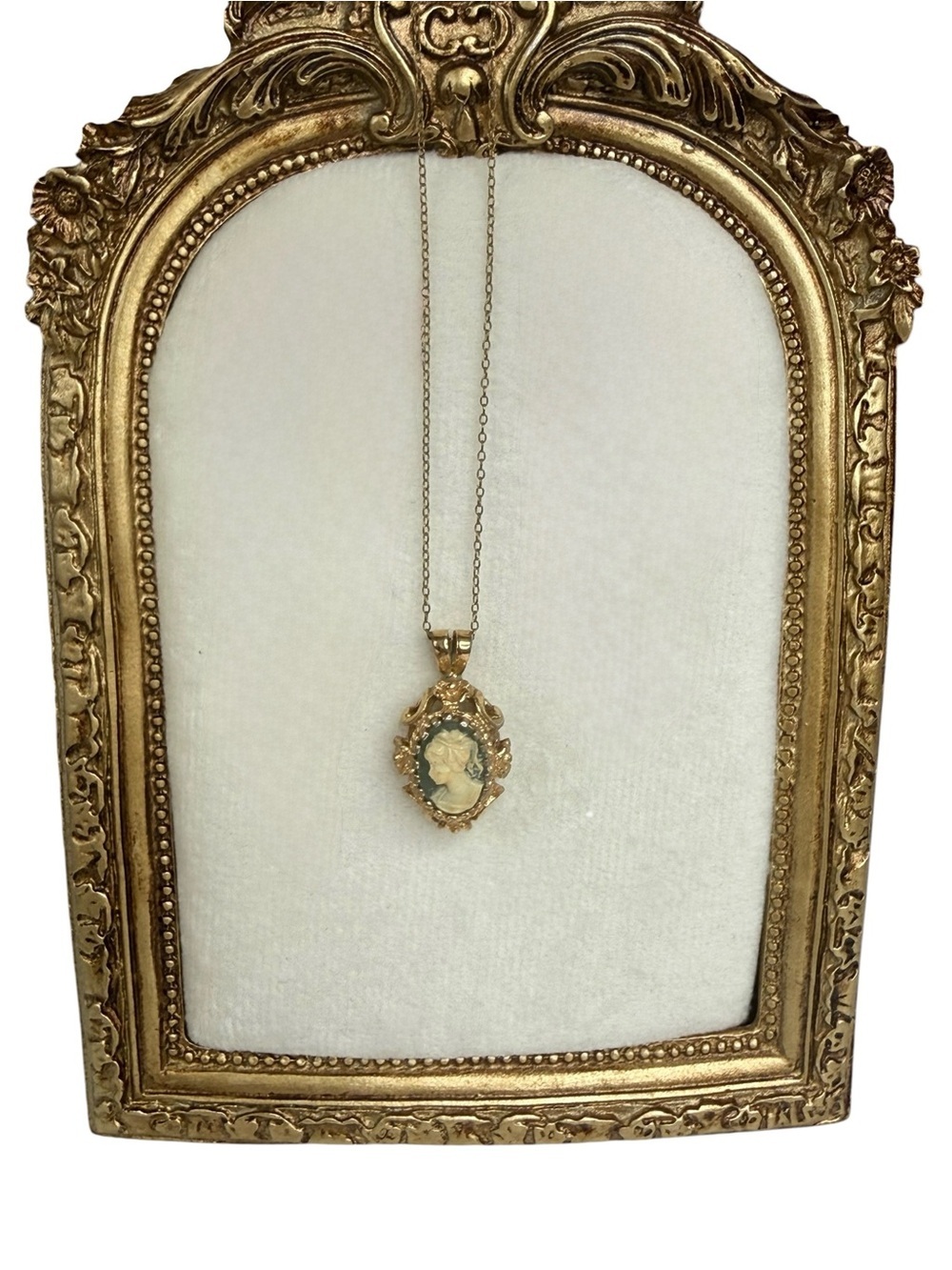 Cameo vintage 14k gold filled pendant classic carved left facing cameo
